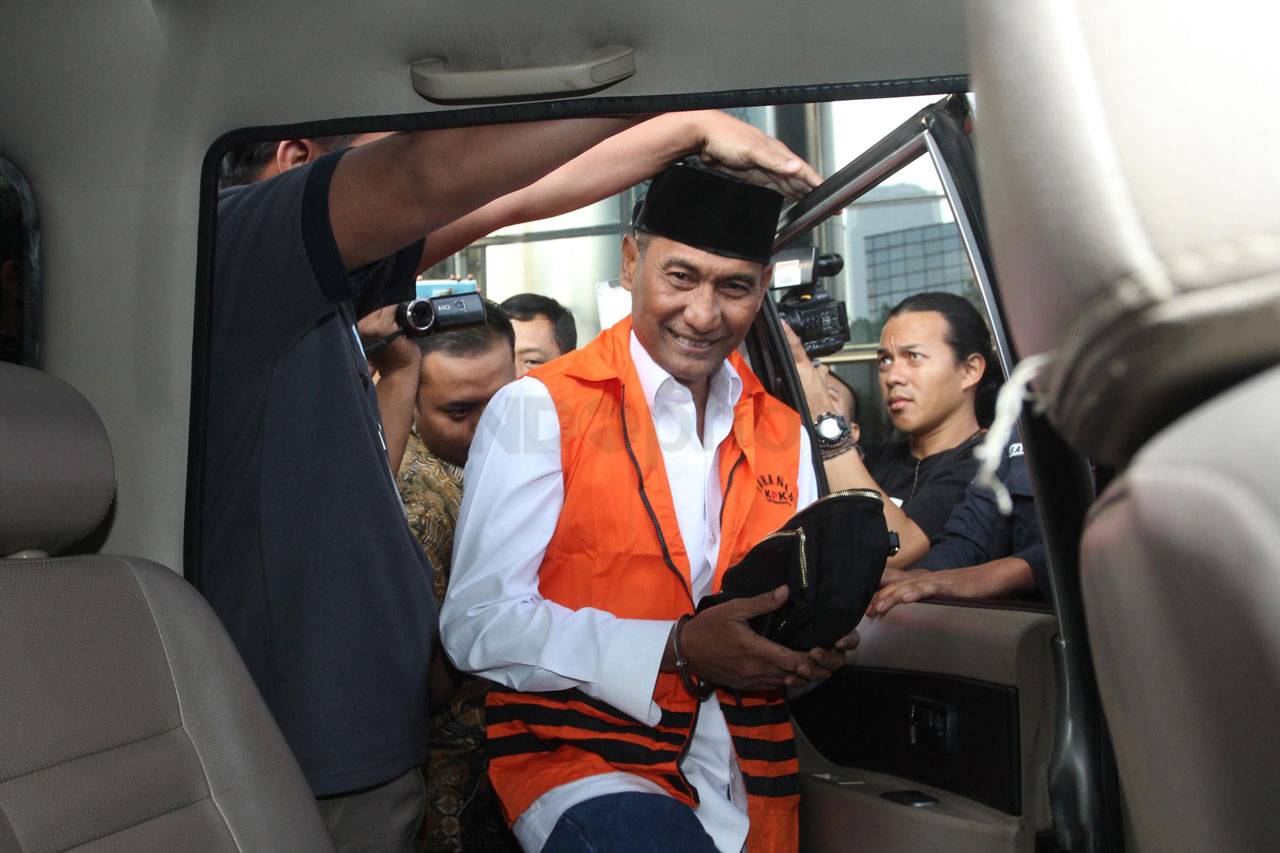 KPK Tahan Bupati Kudus...