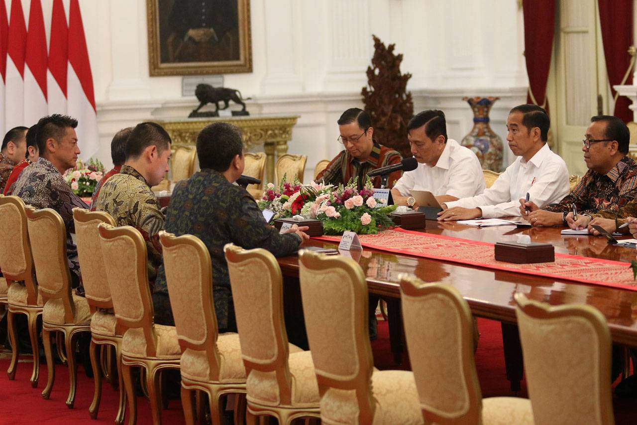 Presiden Jokowi Bertemu...