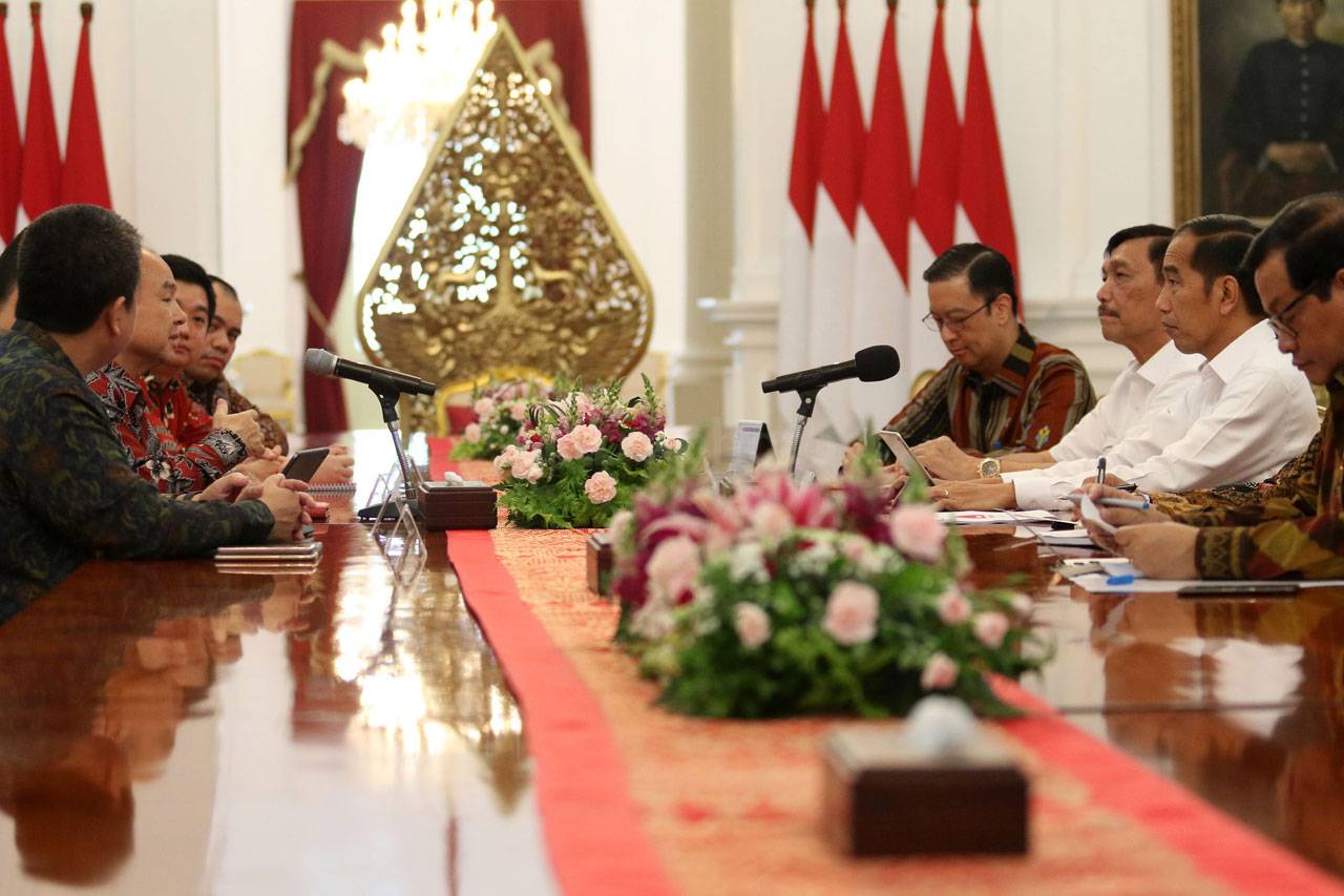 Presiden Jokowi Bertemu...