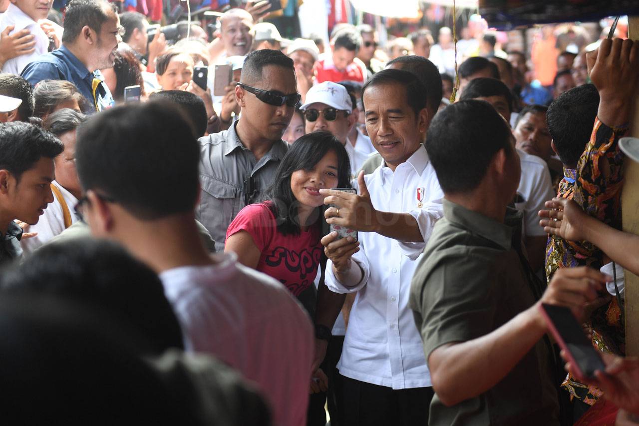 Presiden Jokowi Kunjungi...