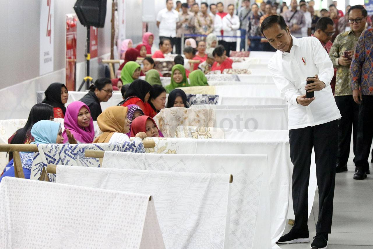 Presiden Jokowi Hadiri...