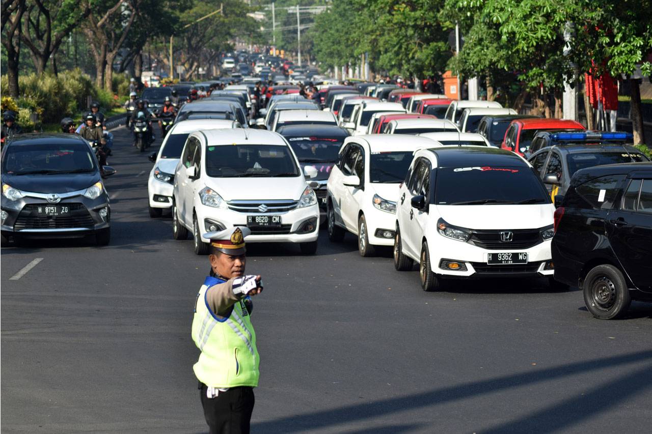 Ratusan Driver Online...