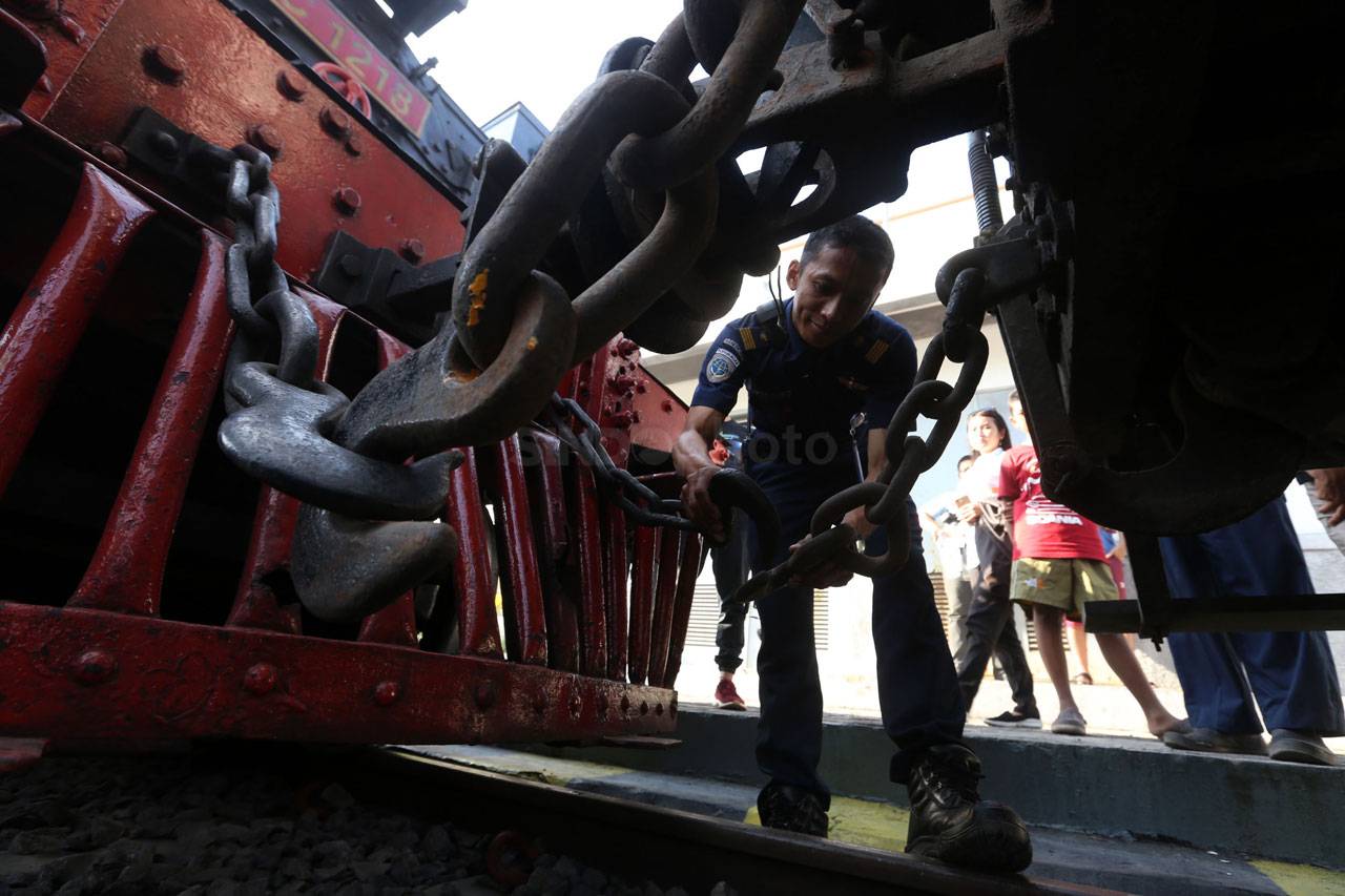 Kereta Api Uap Jaladara,...