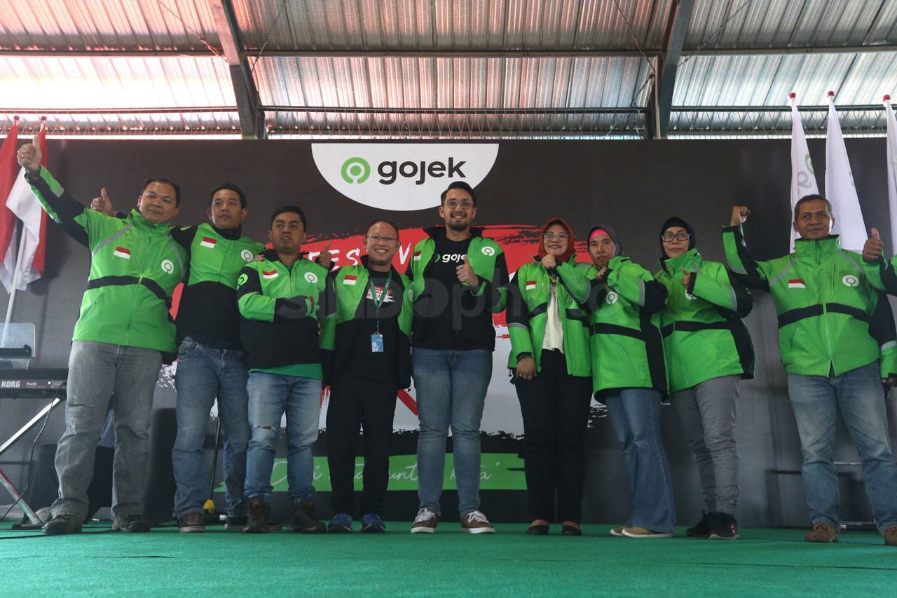 Ribuan Mitra Gojek Surabaya...