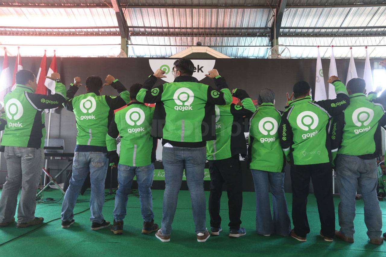 Ribuan Mitra Gojek Surabaya...