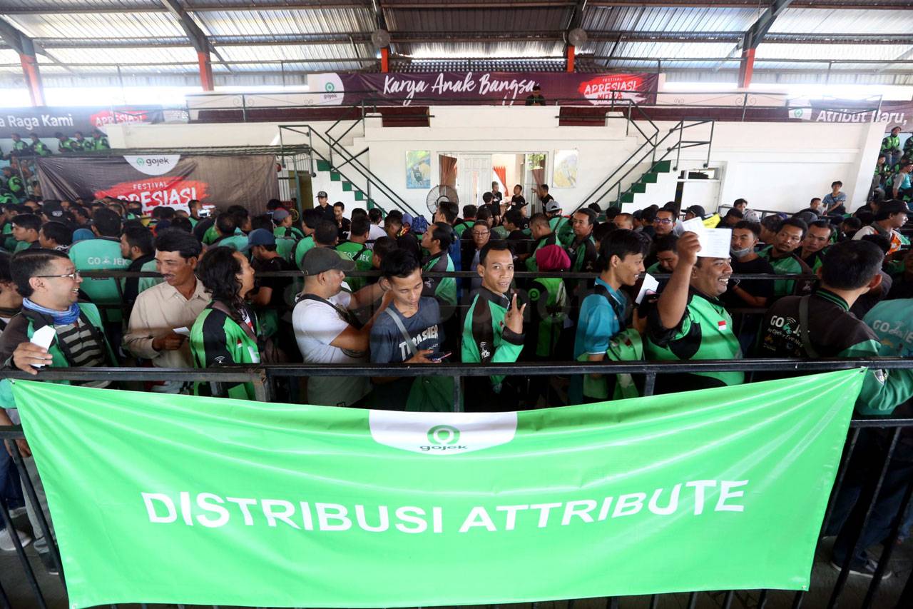 Ribuan Mitra Gojek Surabaya...