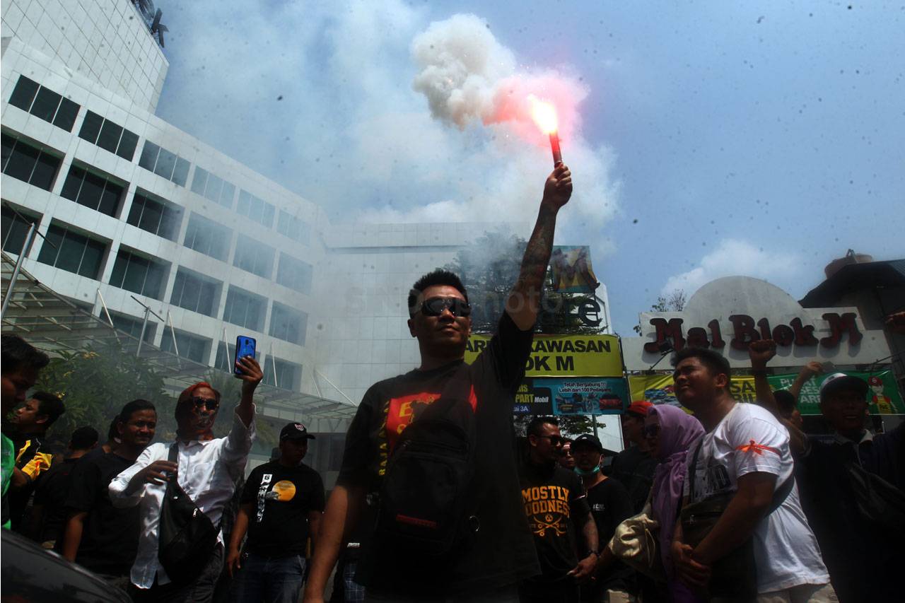 Ratusan Pengemudi Taksi...