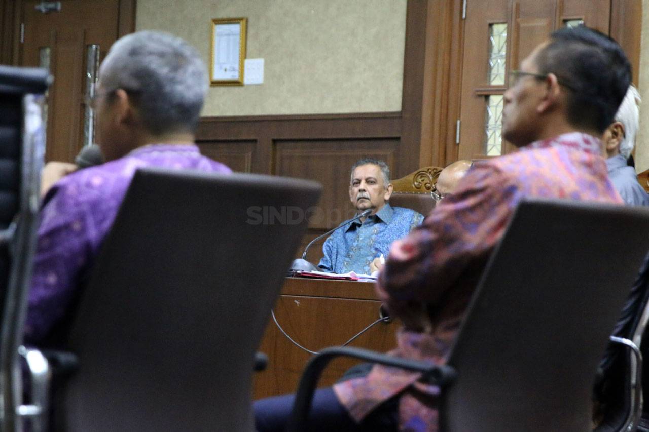 Tiga Direktur PLN Jadi...