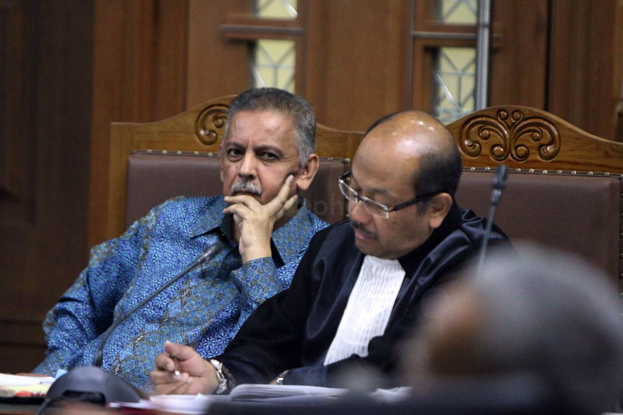 Tiga Direktur PLN Jadi...