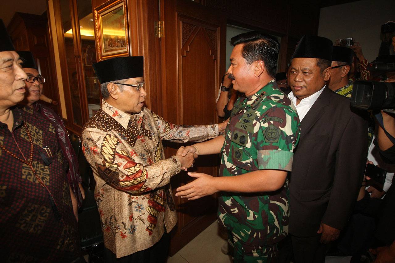 Panglima TNI Kunjungi...