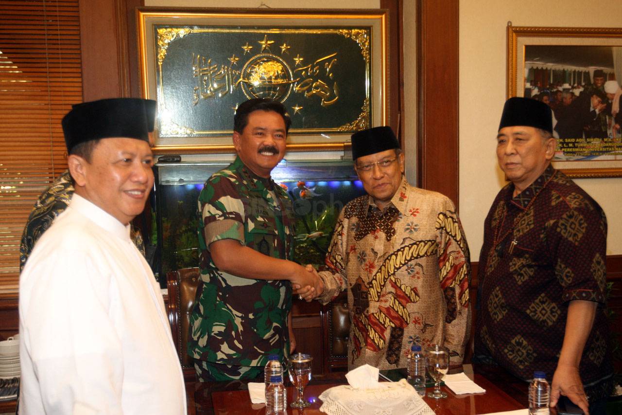 Panglima TNI Kunjungi...