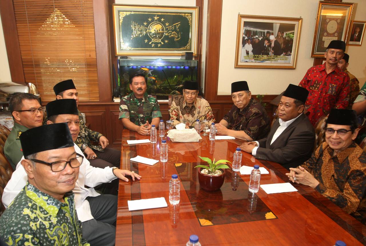 Panglima TNI Kunjungi...