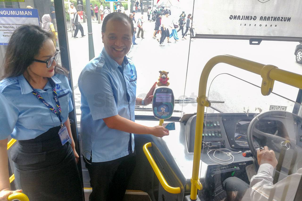 Transjakarta Sosialisasikan...