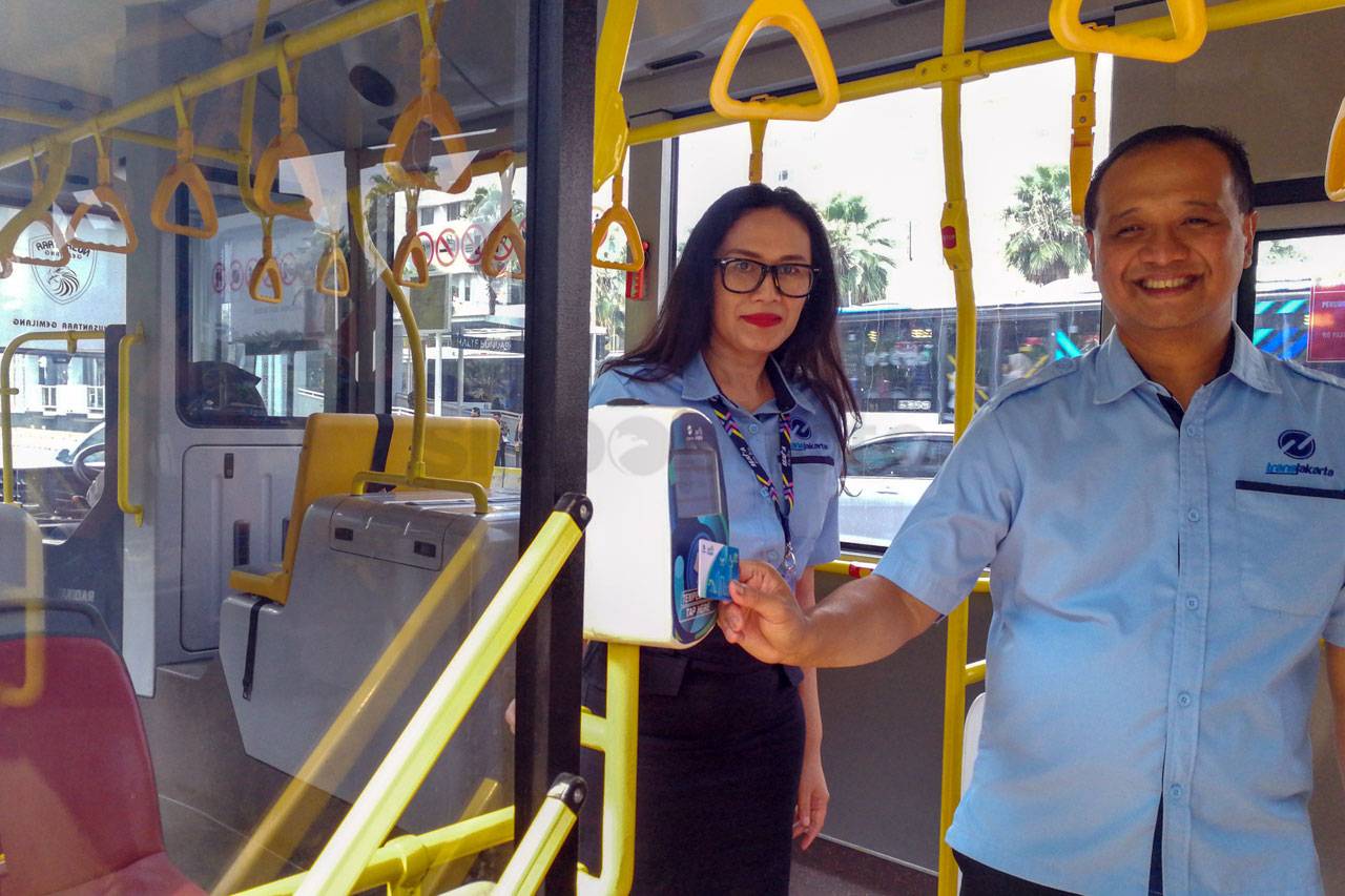Transjakarta Sosialisasikan...