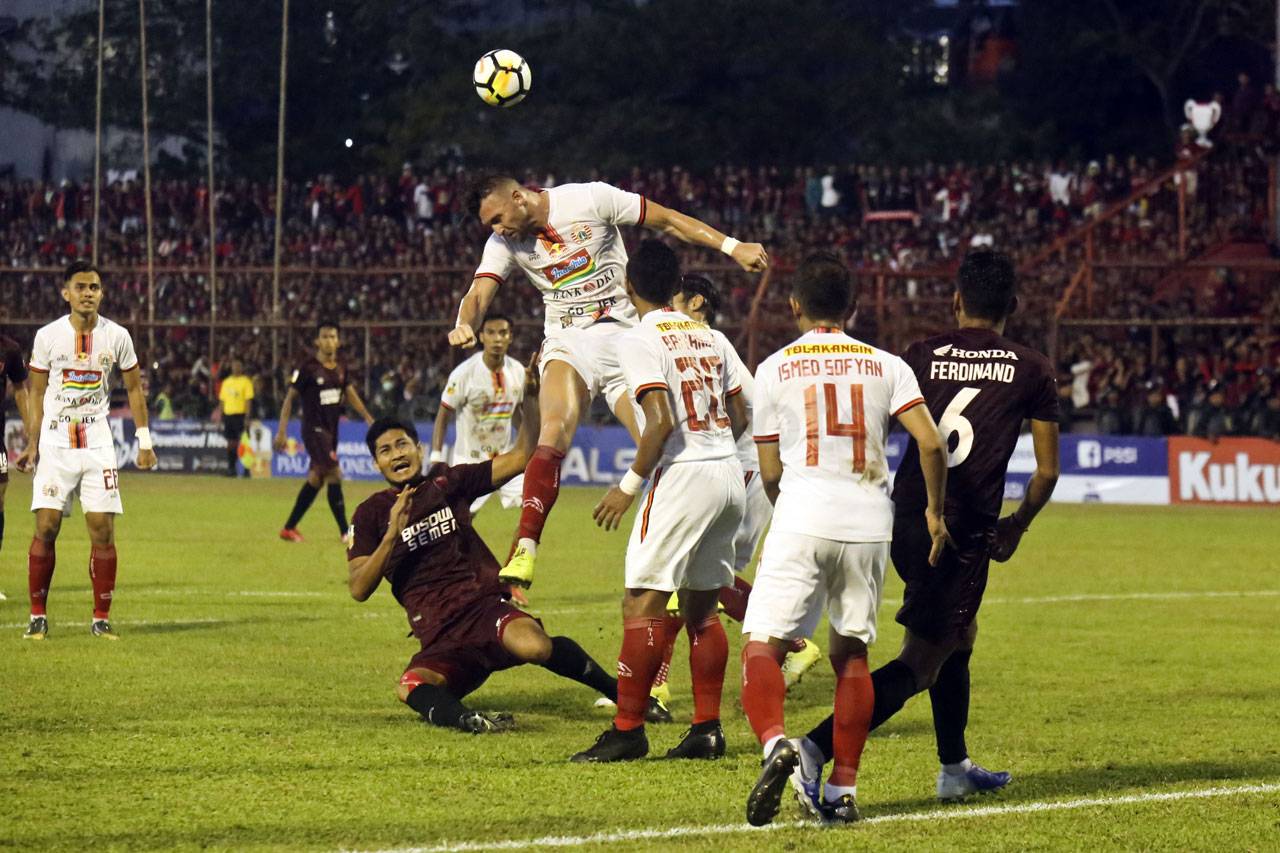 Bekuk Persija 2-0, PSM...