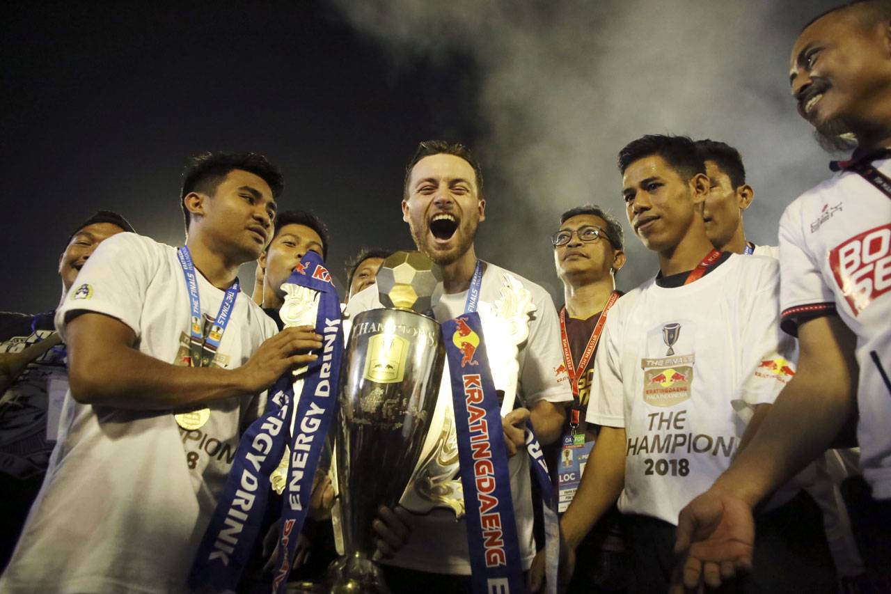 Bekuk Persija 2-0, PSM...