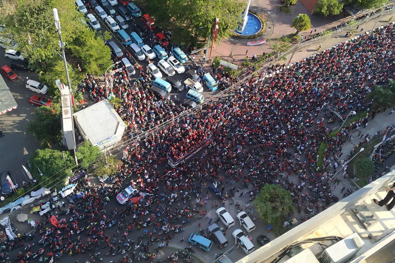 Ribuan Suporter PSM...