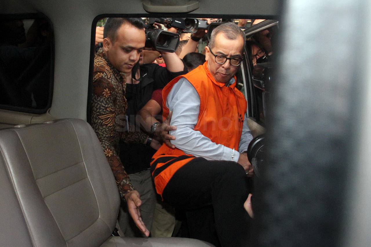 KPK Tahan Mantan Dirut...