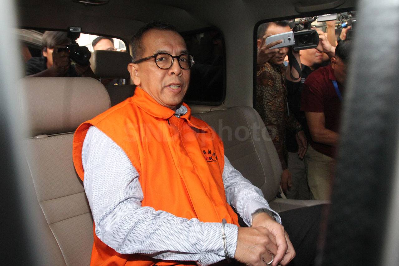 KPK Tahan Mantan Dirut...