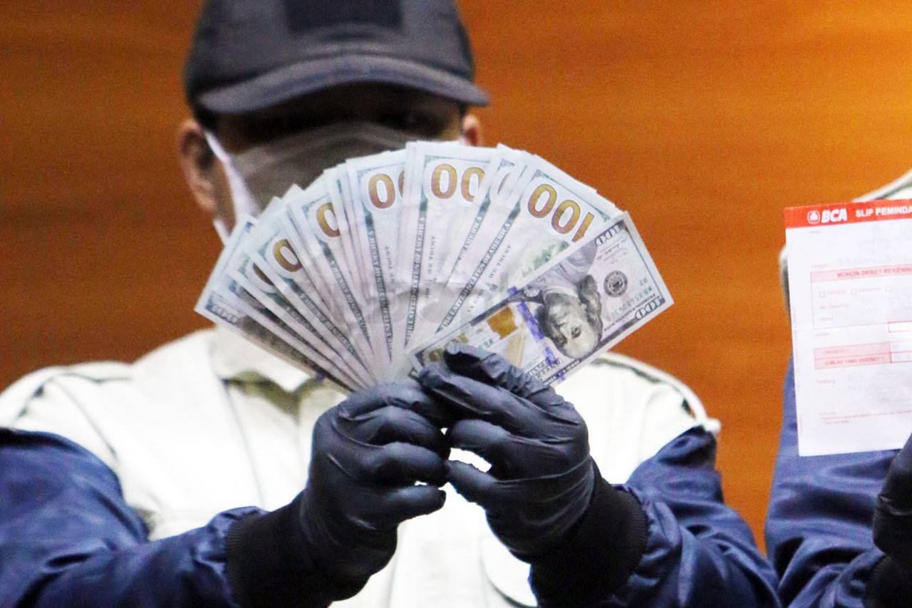 KPK Sita Uang USD50...