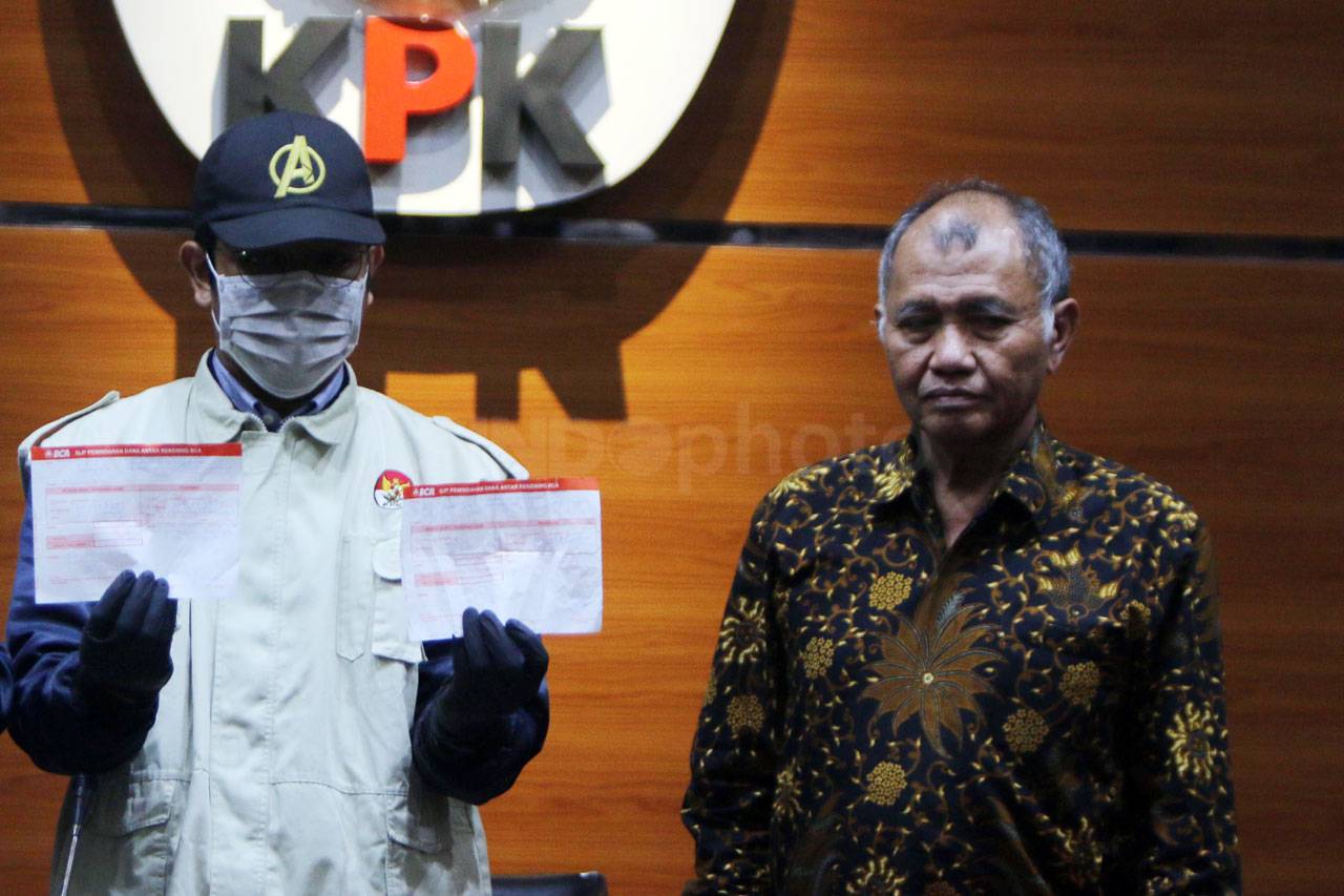 KPK Sita Uang USD50...