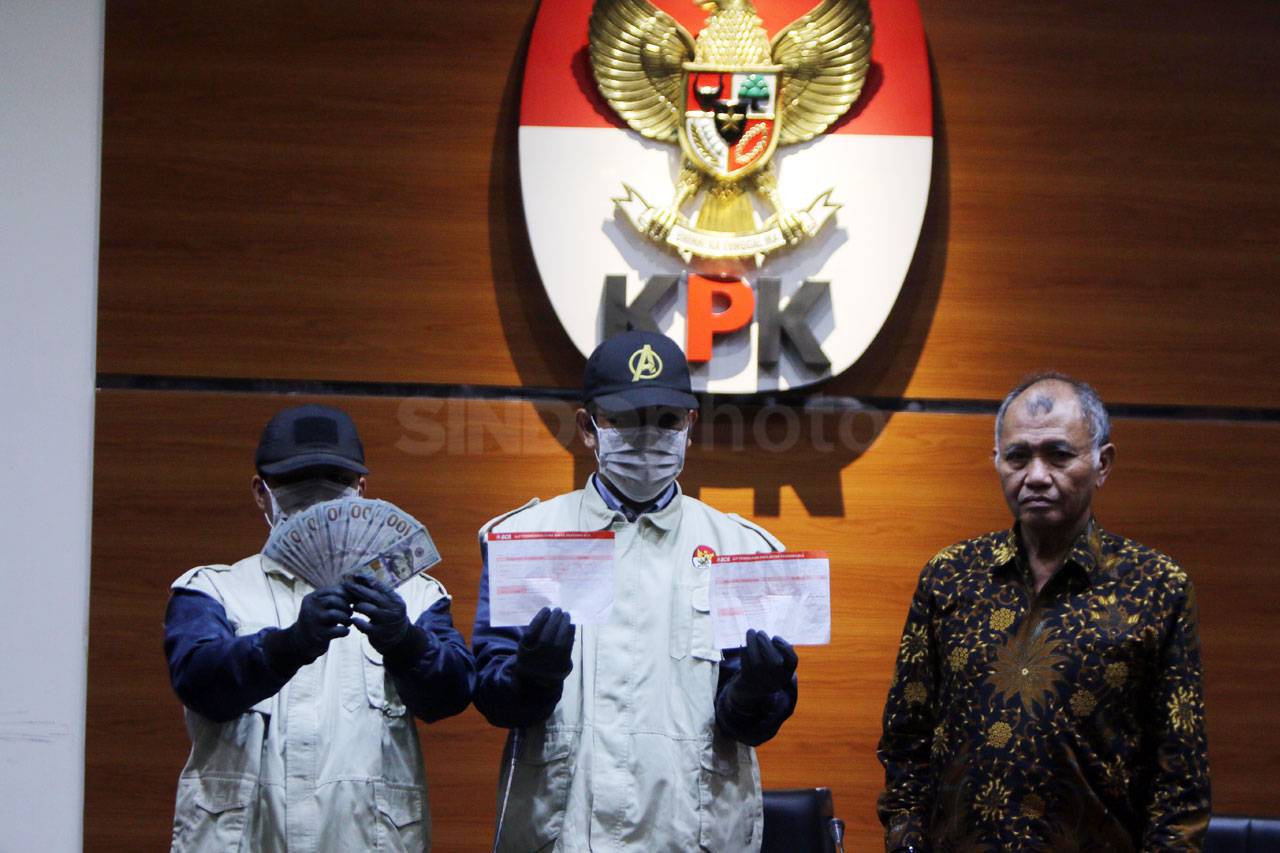 KPK Sita Uang USD50...