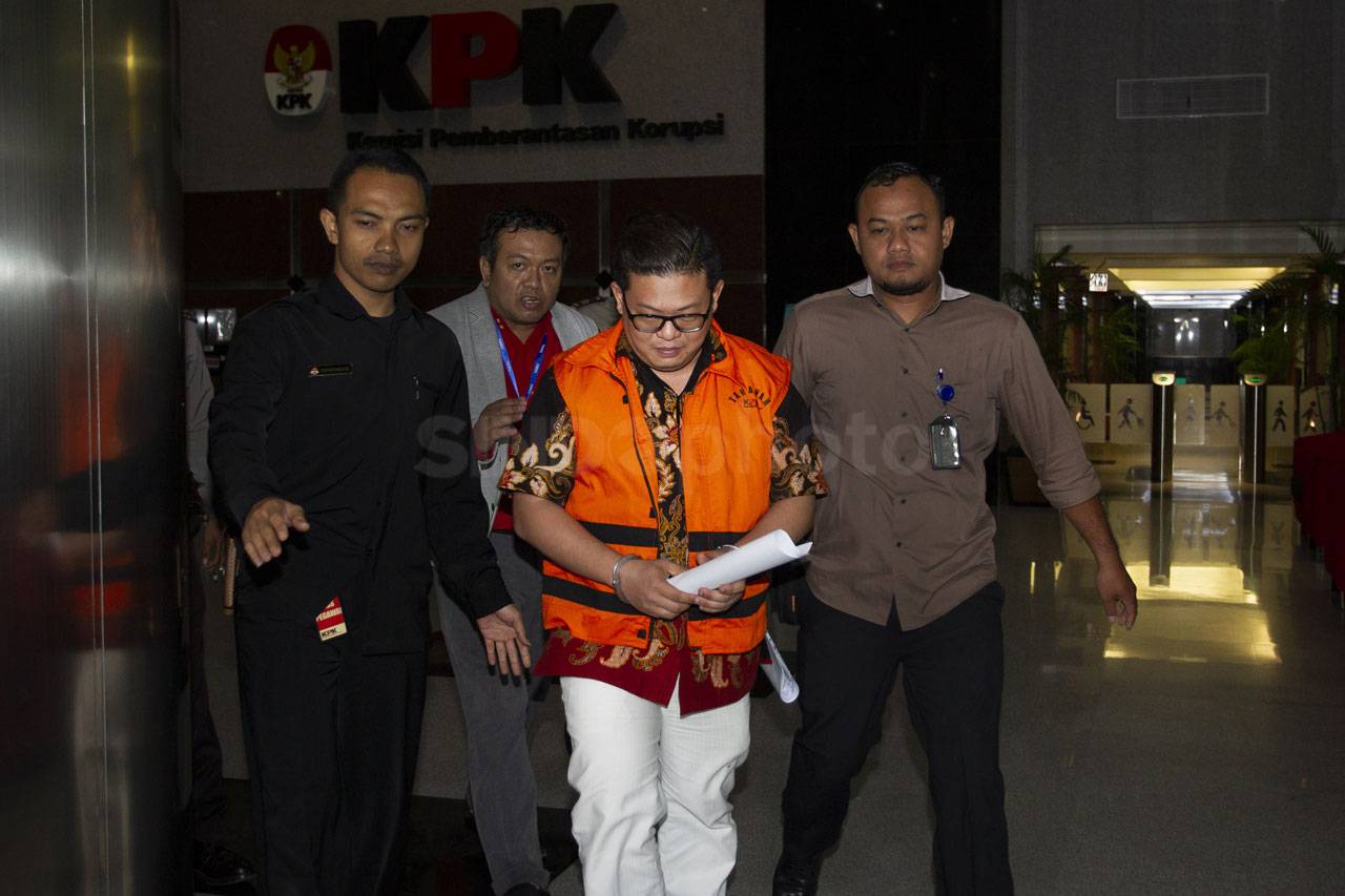 KPK Tahan 6 Tersangka...