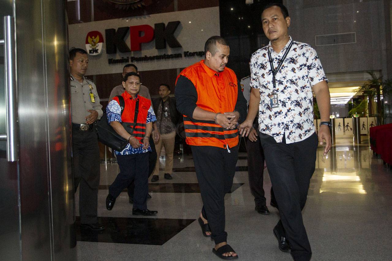 KPK Tahan 6 Tersangka...