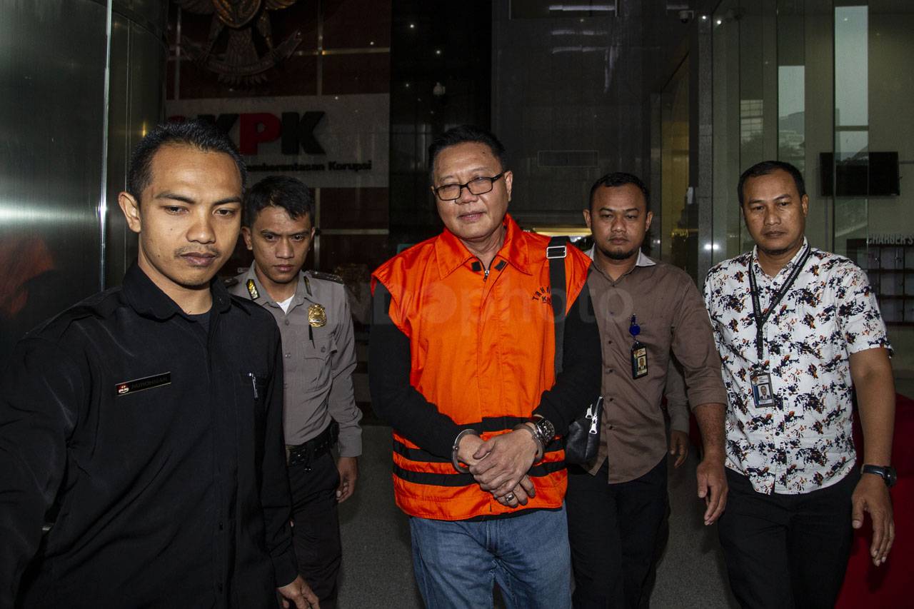 KPK Tahan Anggota DPR...