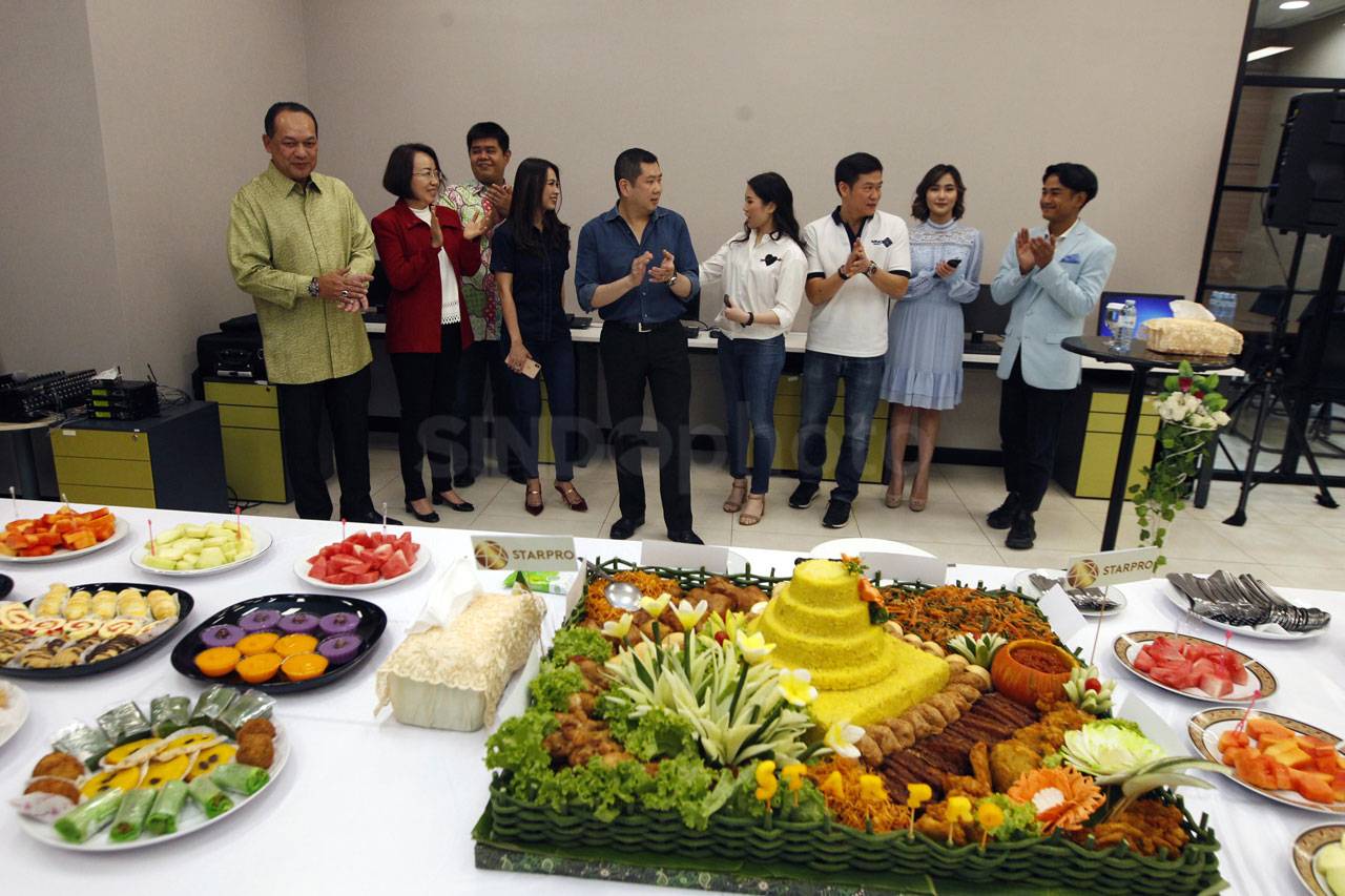 HT Resmikan Kantor Baru...