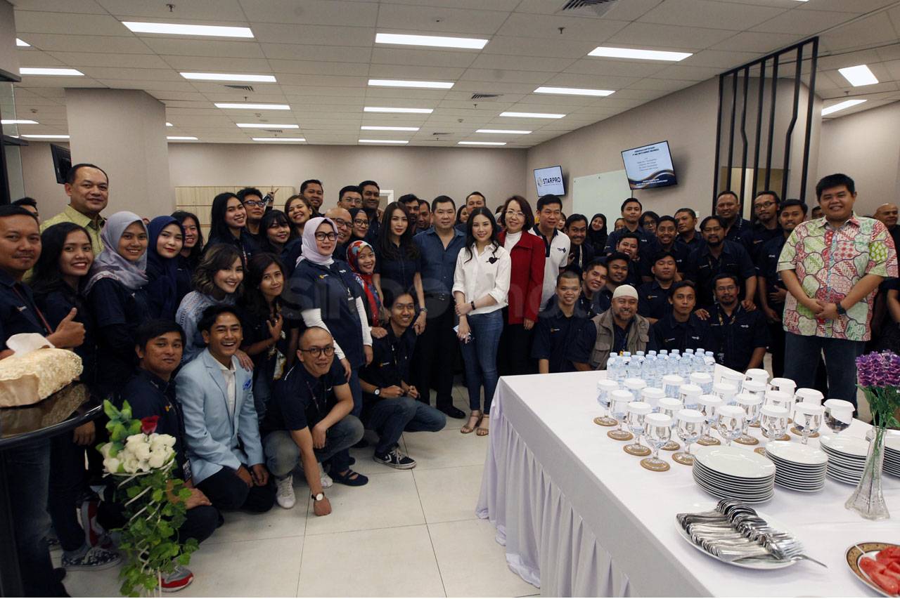 HT Resmikan Kantor Baru...