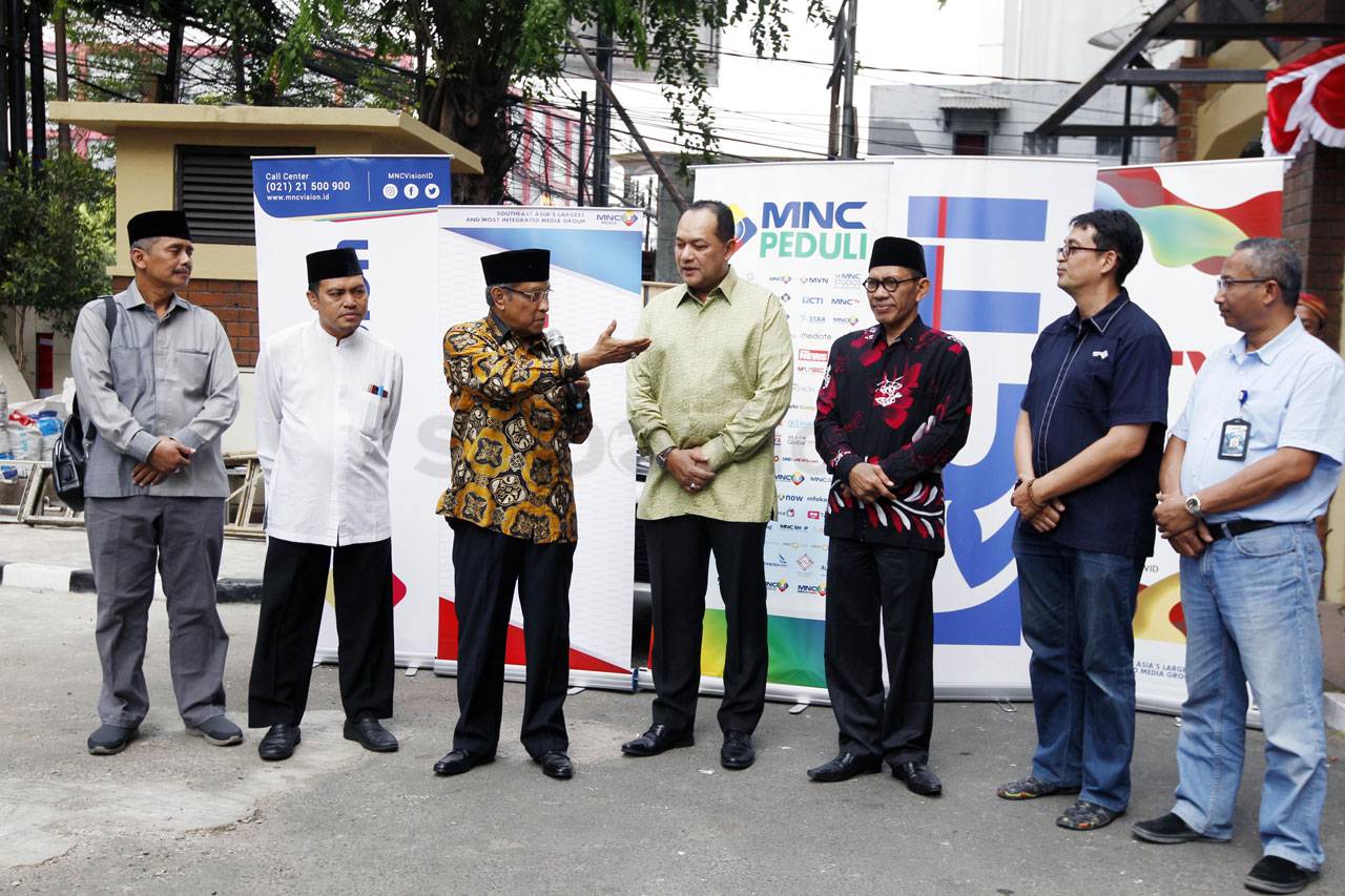 MNC Peduli Serahkan...