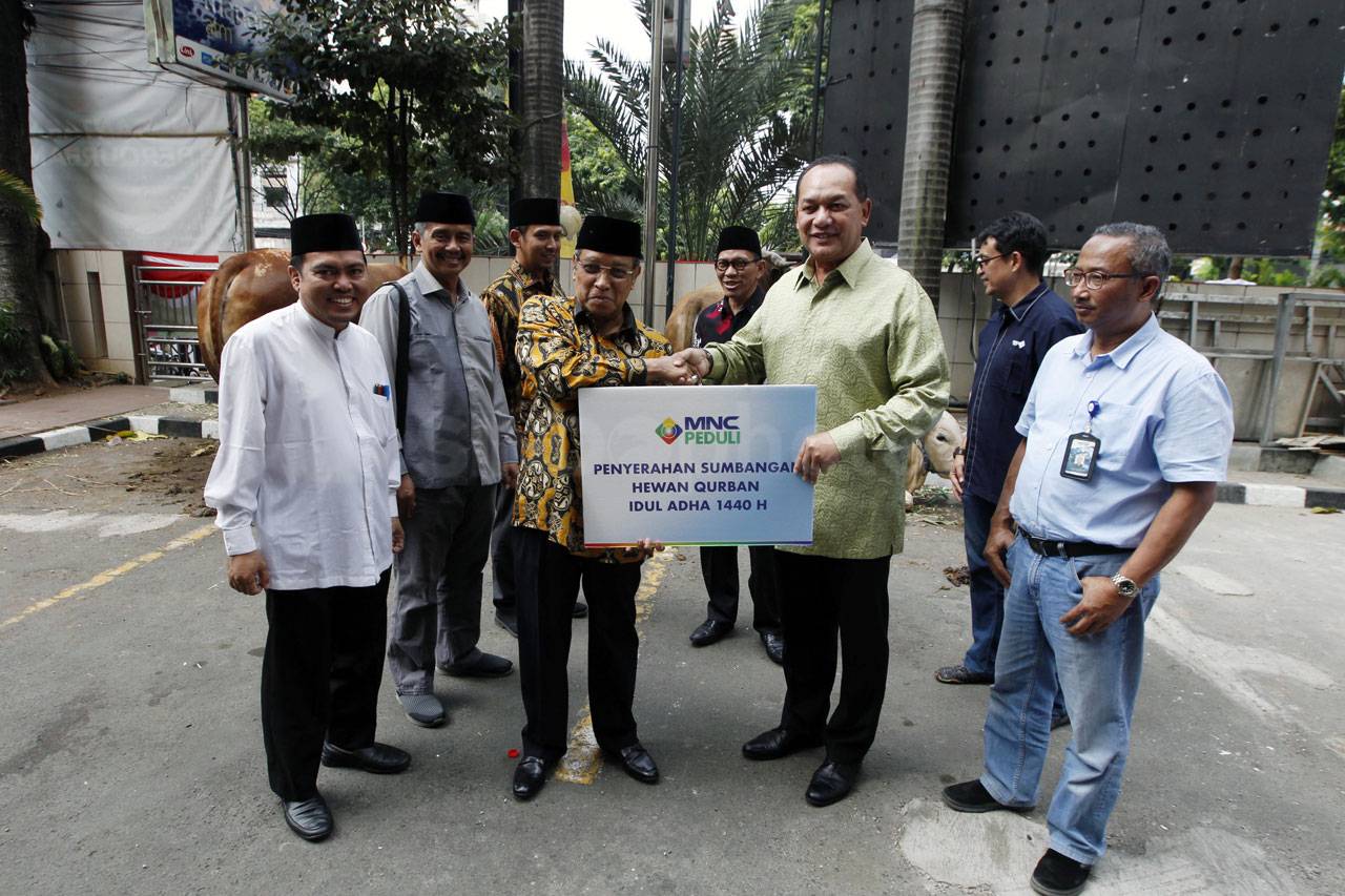 MNC Peduli Serahkan...
