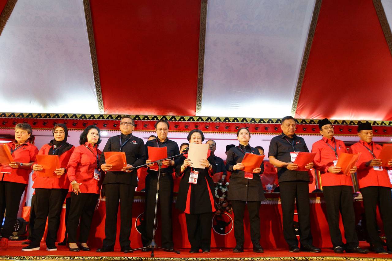 Megawati Lantik Pengurus...