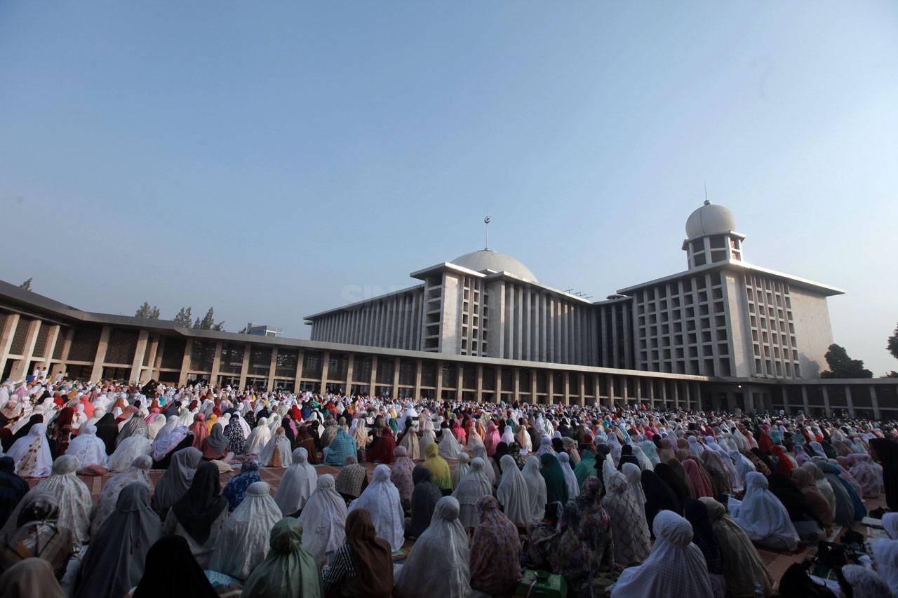 Ribuan Umat Muslim Padati...