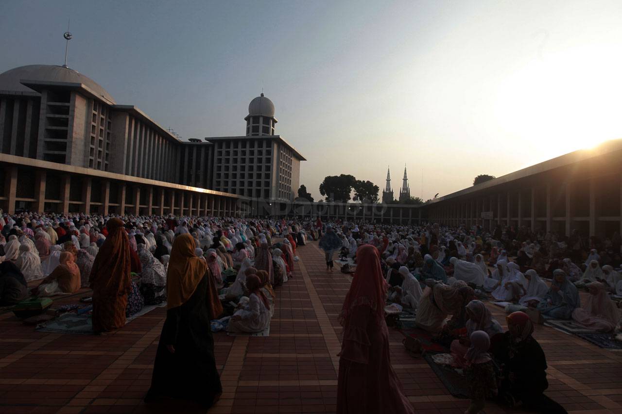 Ribuan Umat Muslim Padati...