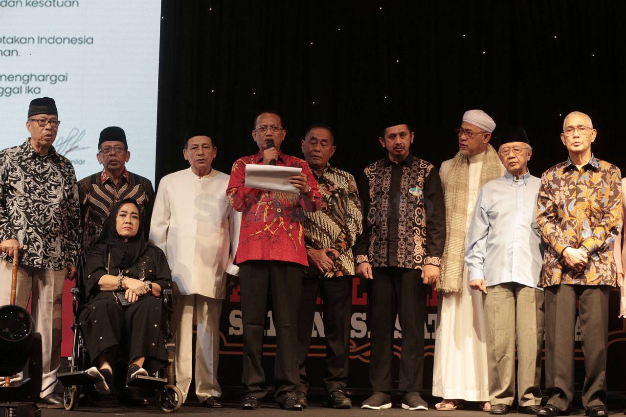Menhan Hadiri Silaturahmi...