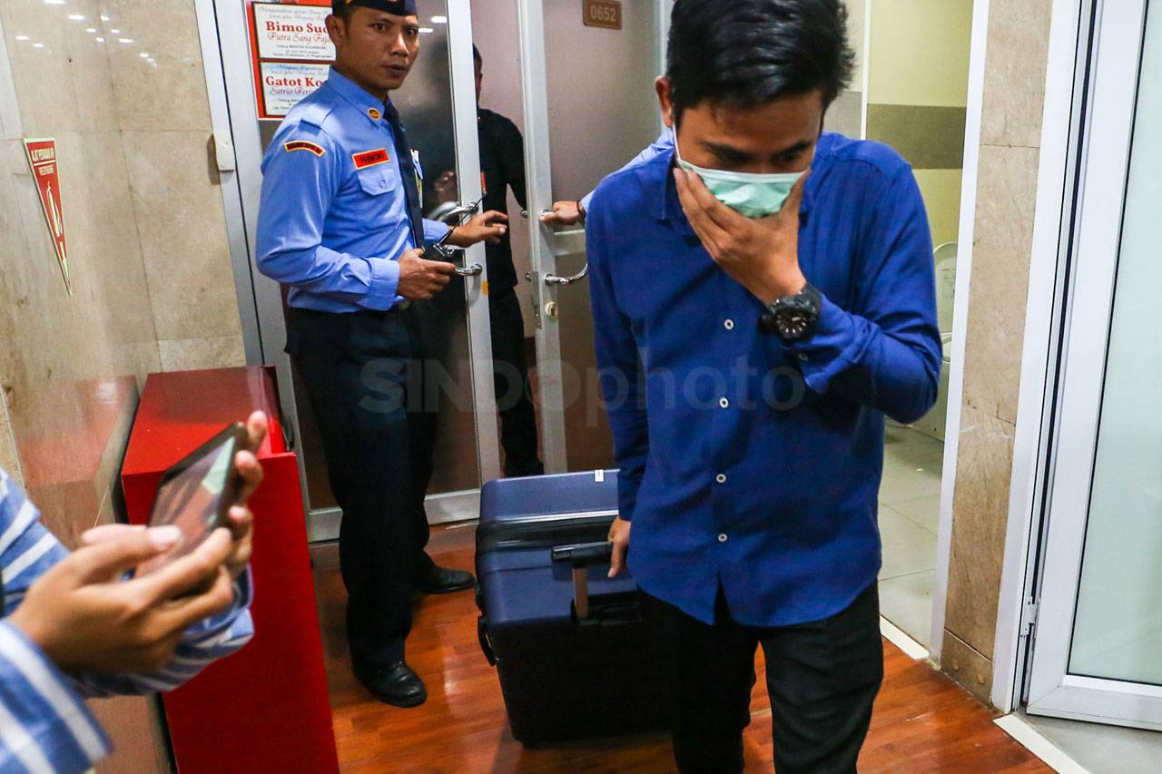 KPK Geledah Ruang Kerja...