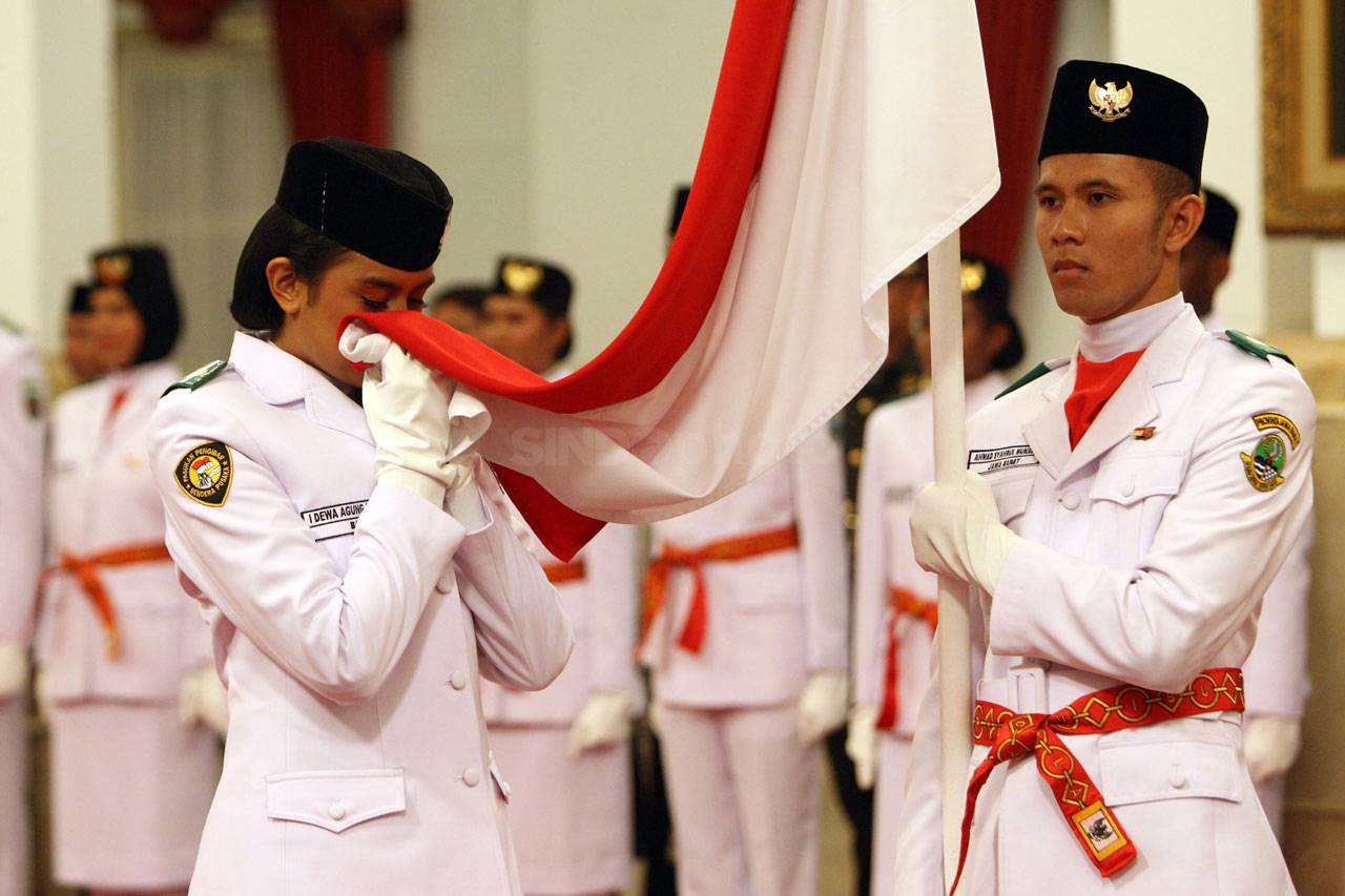 Presiden Jokowi Kukuhkan...