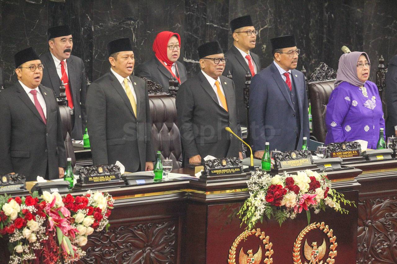 Kenakan Pakaian Sasak,...