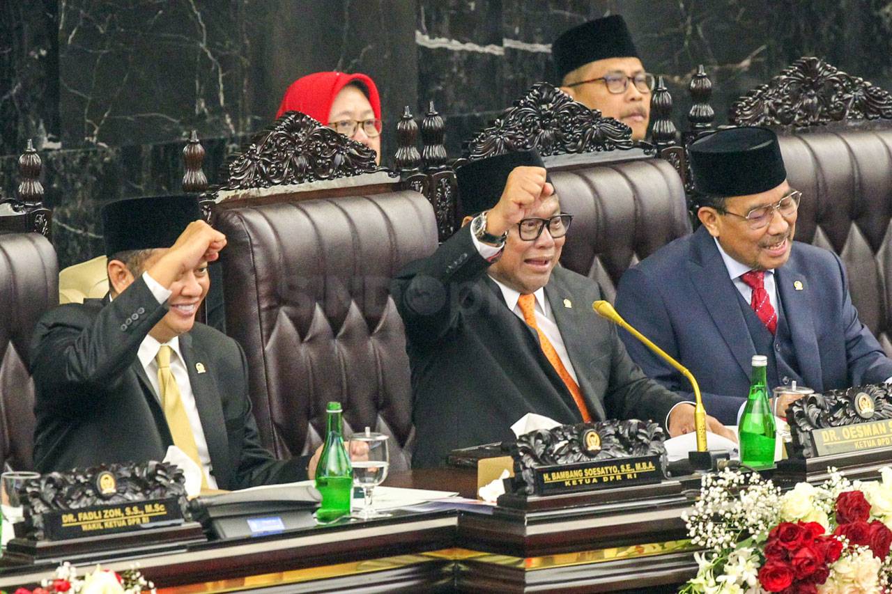Kenakan Pakaian Sasak,...