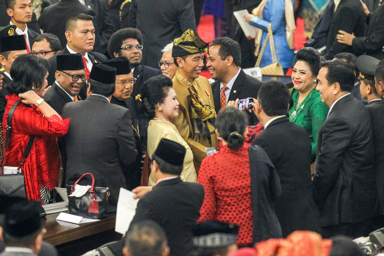 Kenakan Pakaian Sasak,...