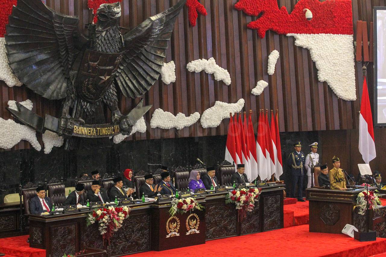 Kenakan Pakaian Sasak,...