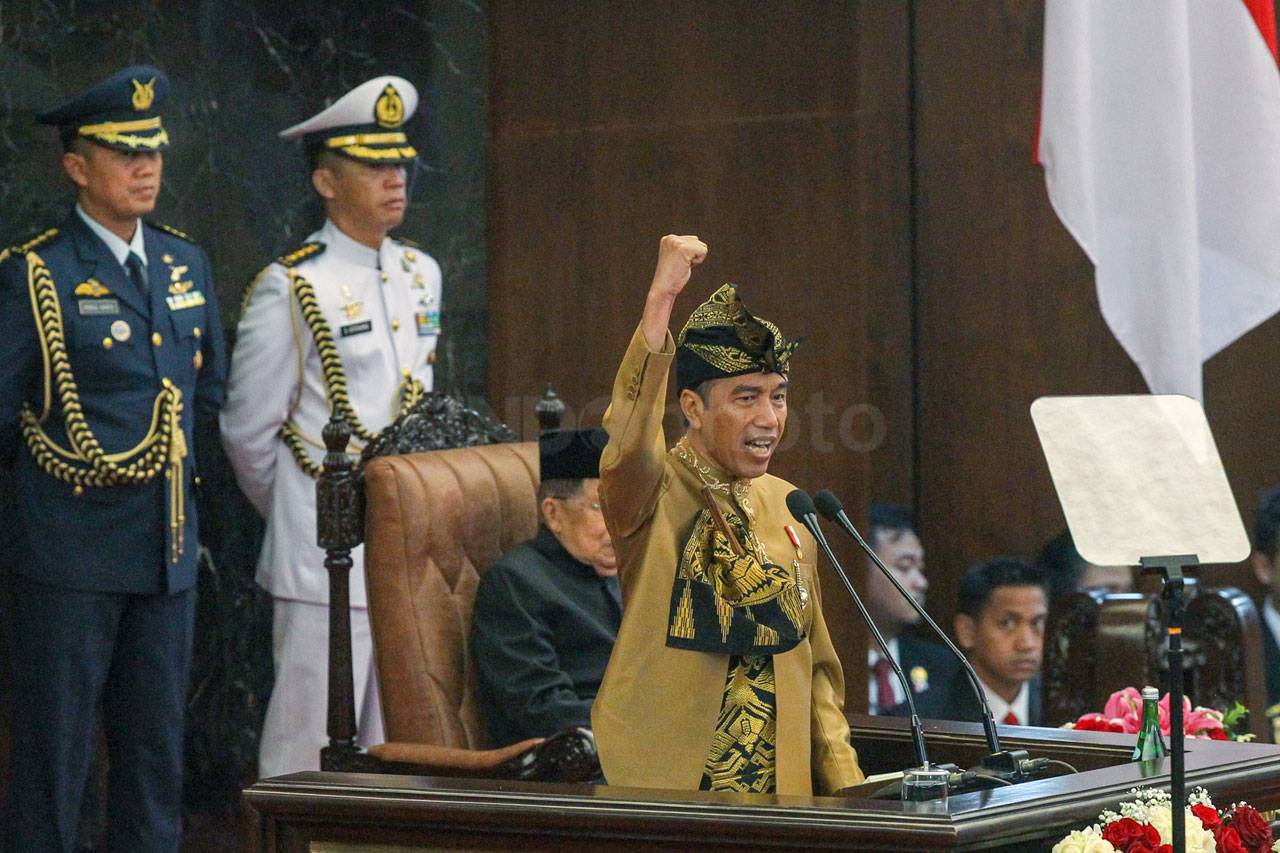 Kenakan Pakaian Sasak,...
