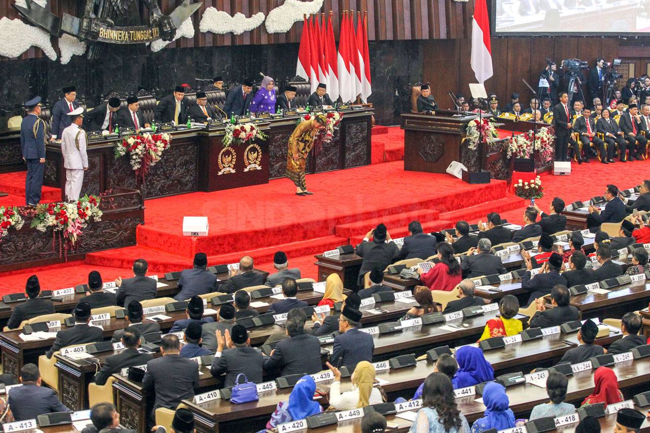 Kenakan Pakaian Sasak,...