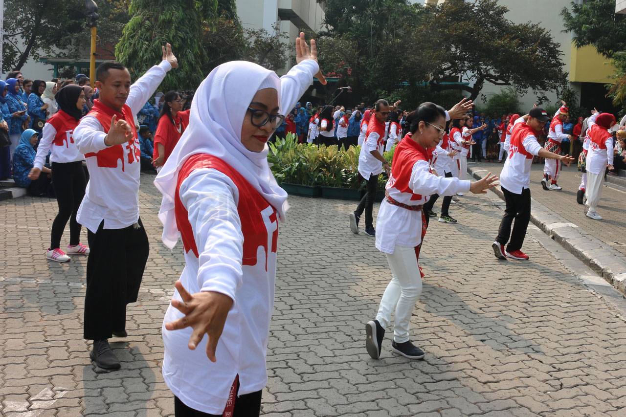 Meriahkan HUT RI, Universitas...