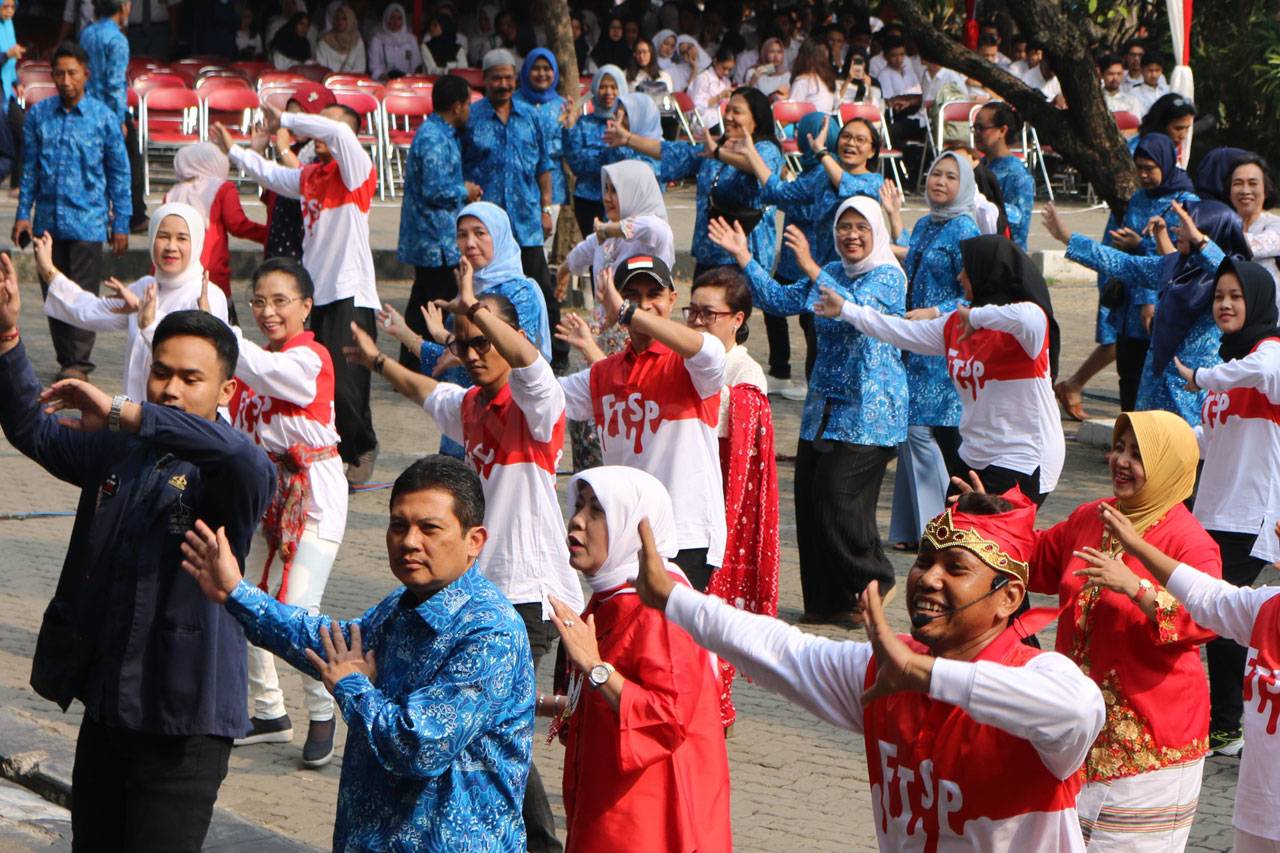 Meriahkan HUT RI, Universitas...