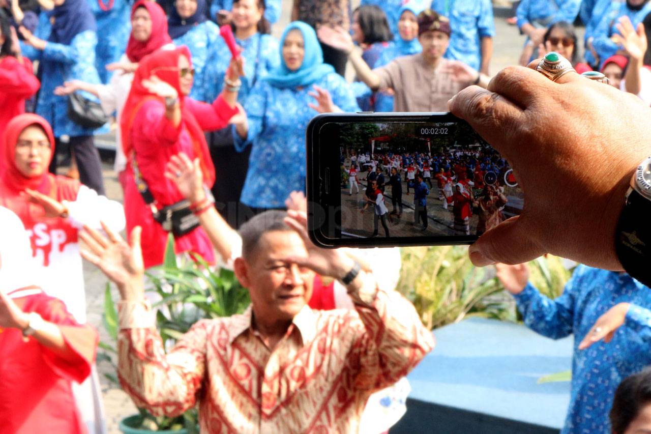 Meriahkan HUT RI, Universitas...