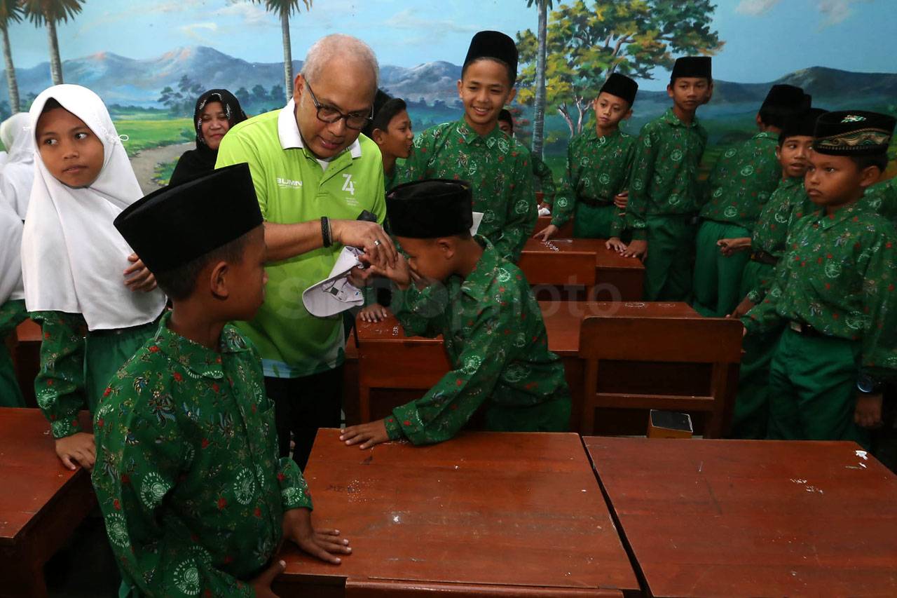 Meriahkan HUT Ke-74...