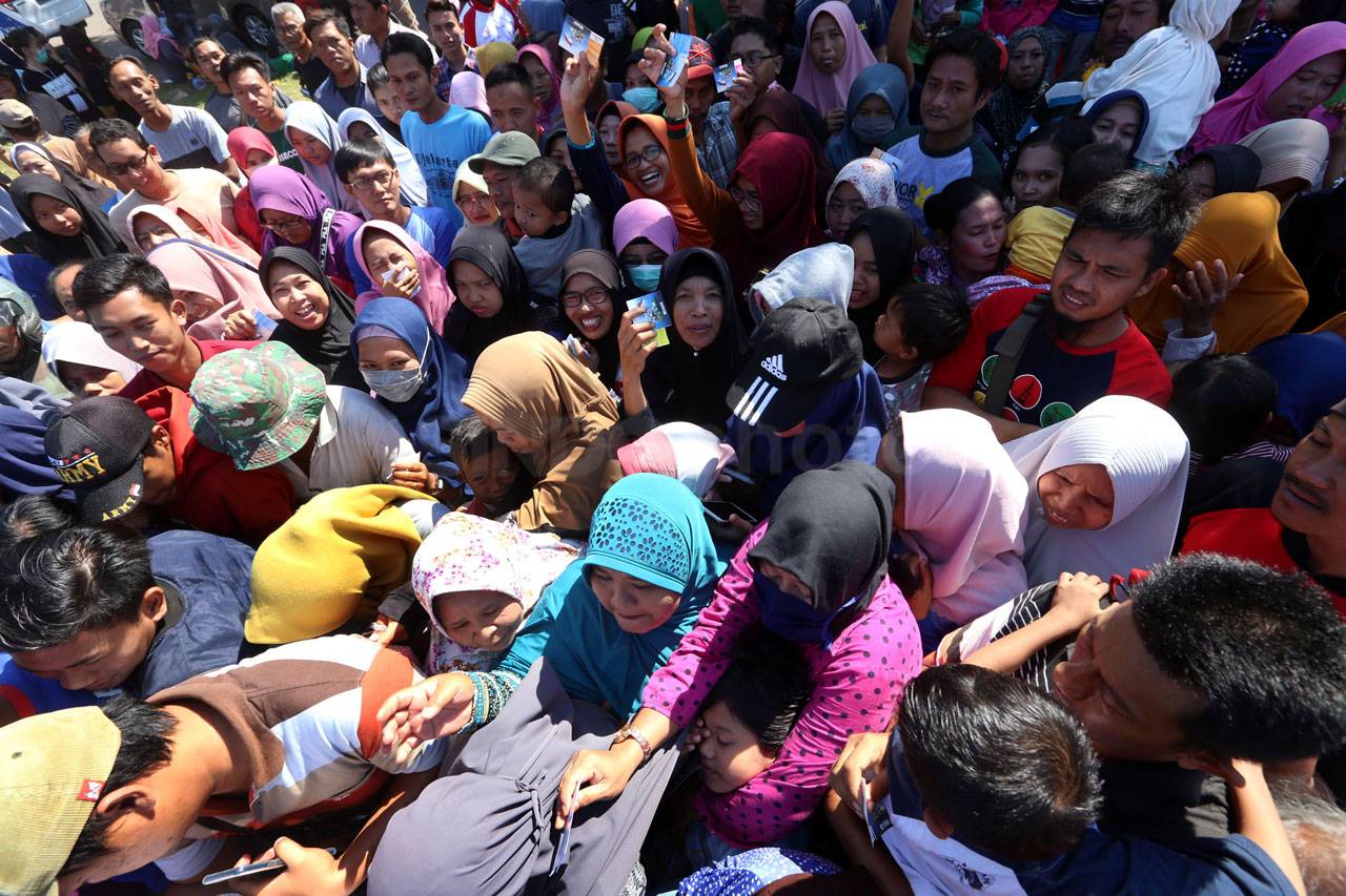 Ribuan Warga Tuban Serbu...